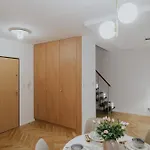 Apartment Dwupoziomowy Butikowy Zmigrodzka, Free Parking, Self Check-in