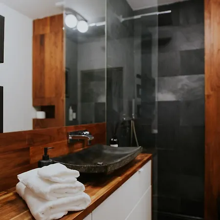 Apartment Dwupoziomowy Butikowy Zmigrodzka, Free Parking, Self Check-in *